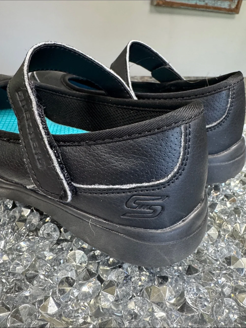 Skechers Black Mary Jane Slip-On with Teal Insole EUC 13.5